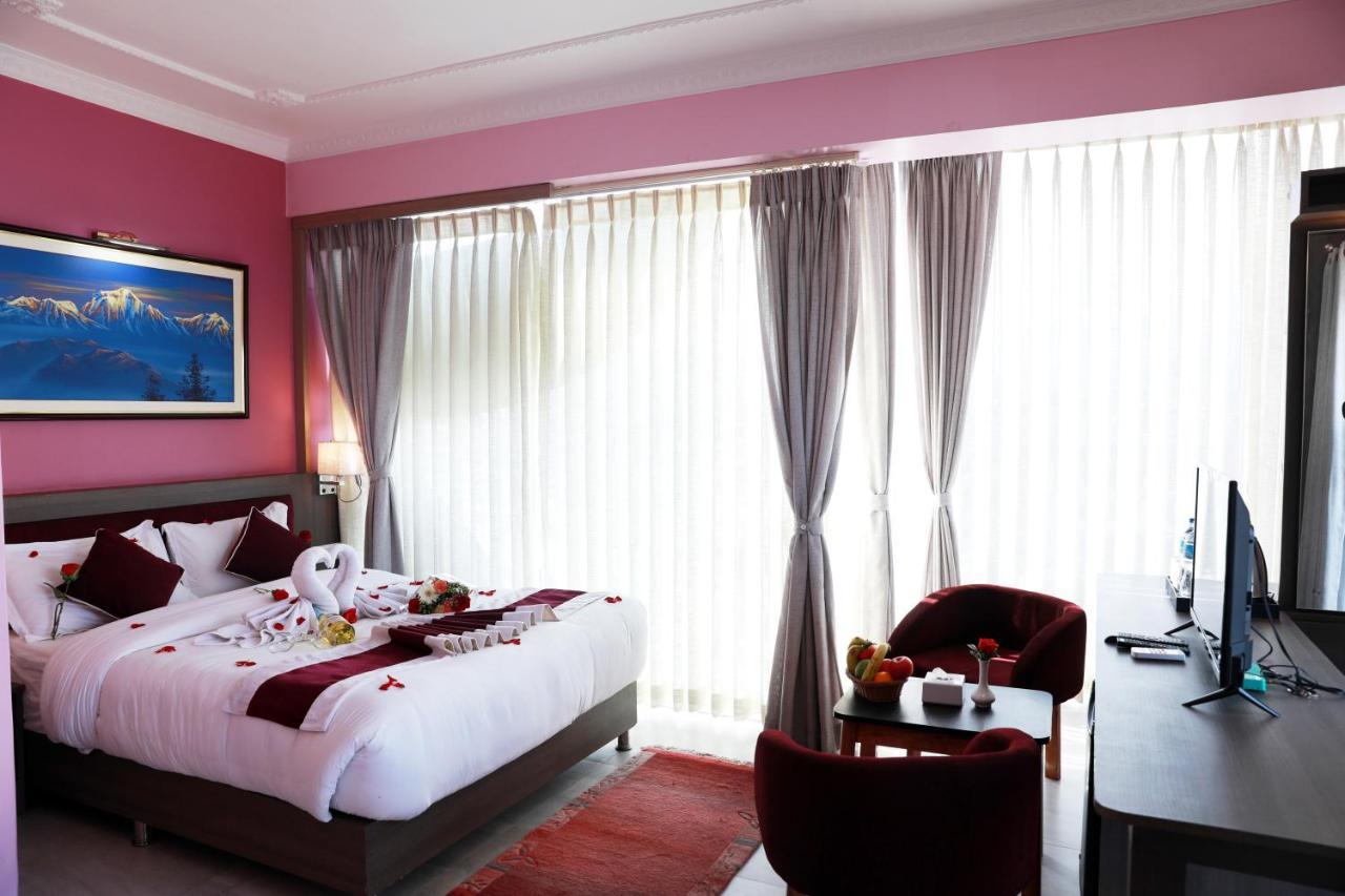 Hotel Task International Pokhara Bagian luar foto