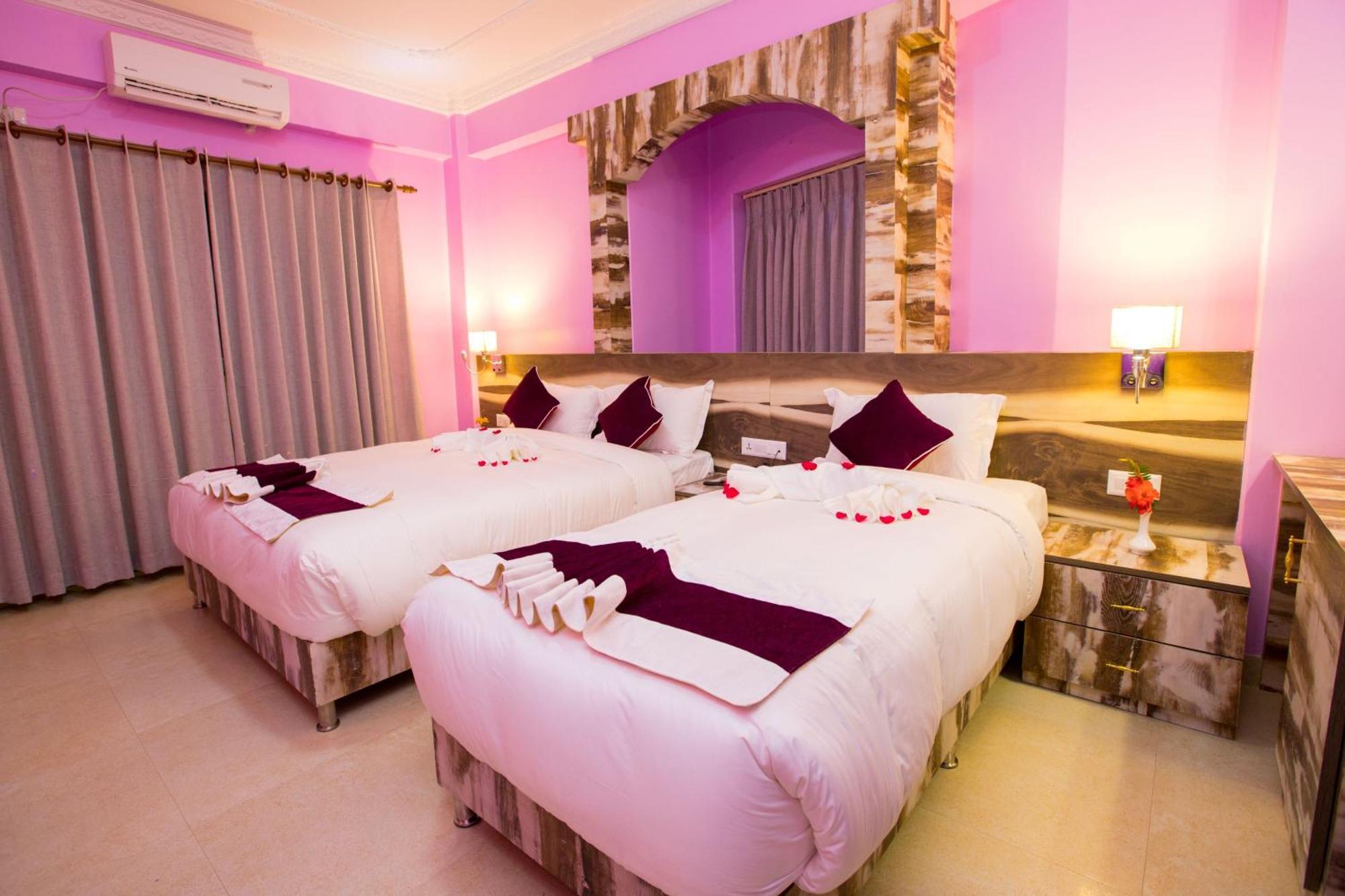 Hotel Task International Pokhara Bagian luar foto
