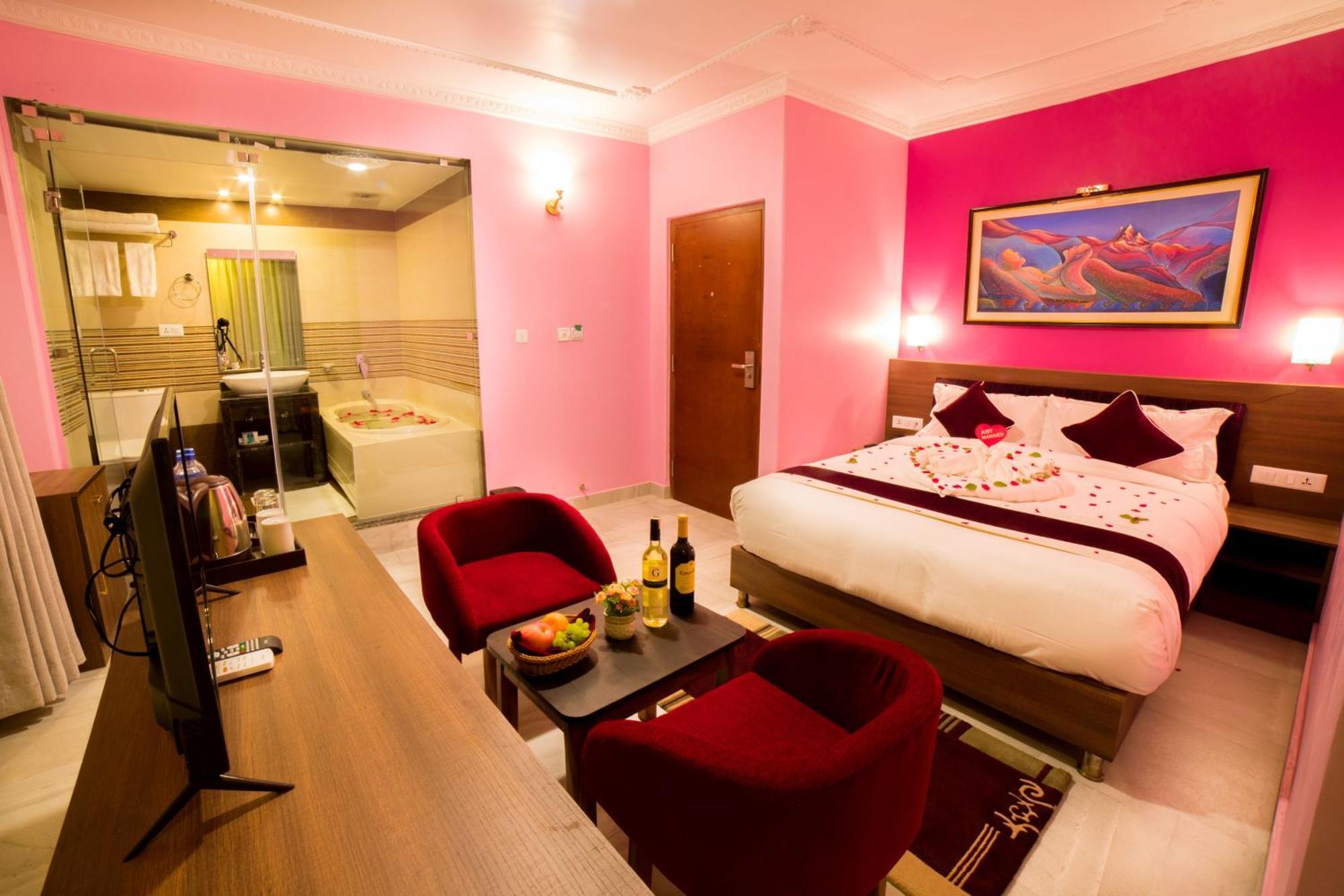 Hotel Task International Pokhara Bagian luar foto