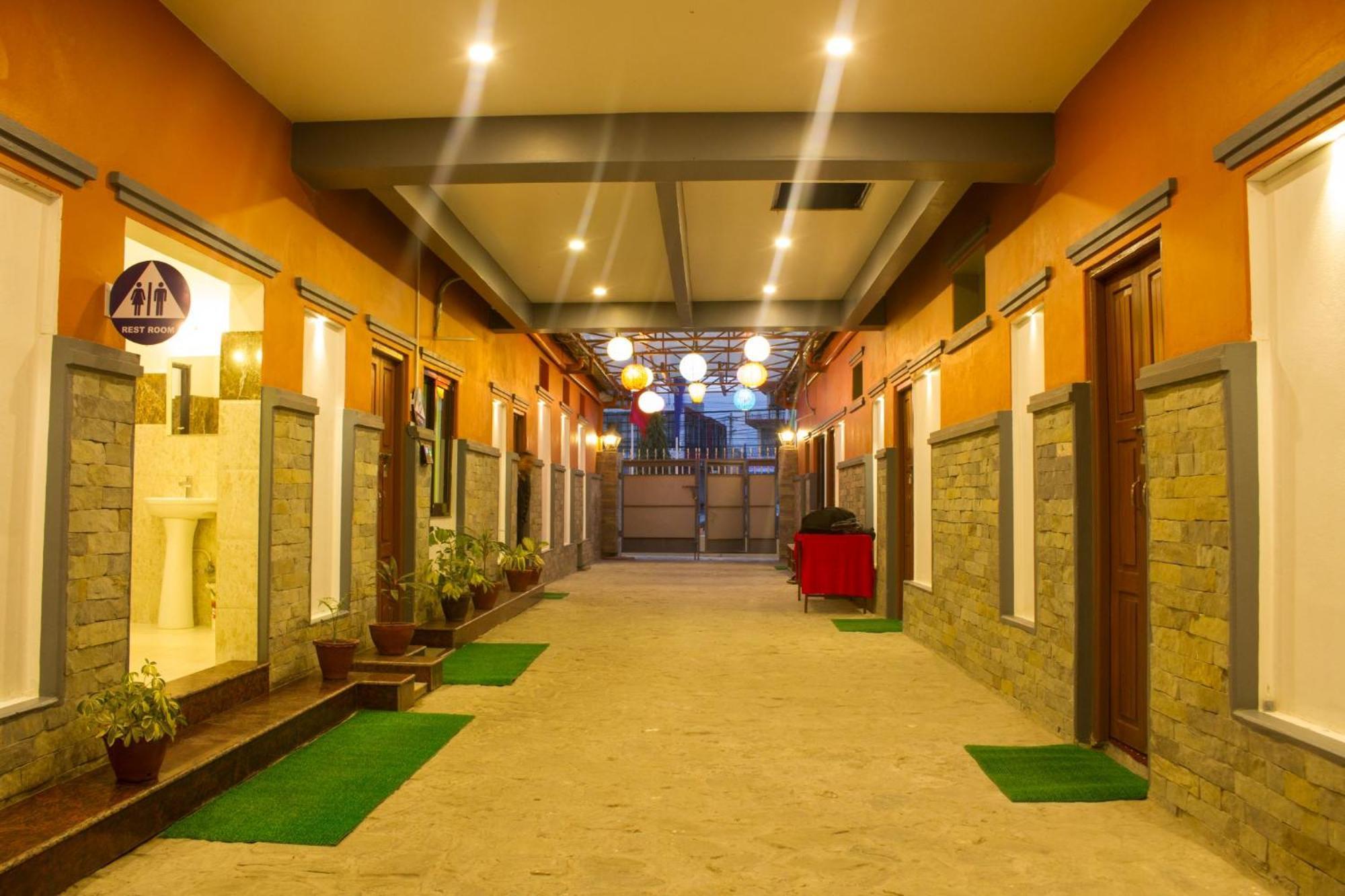 Hotel Task International Pokhara Bagian luar foto